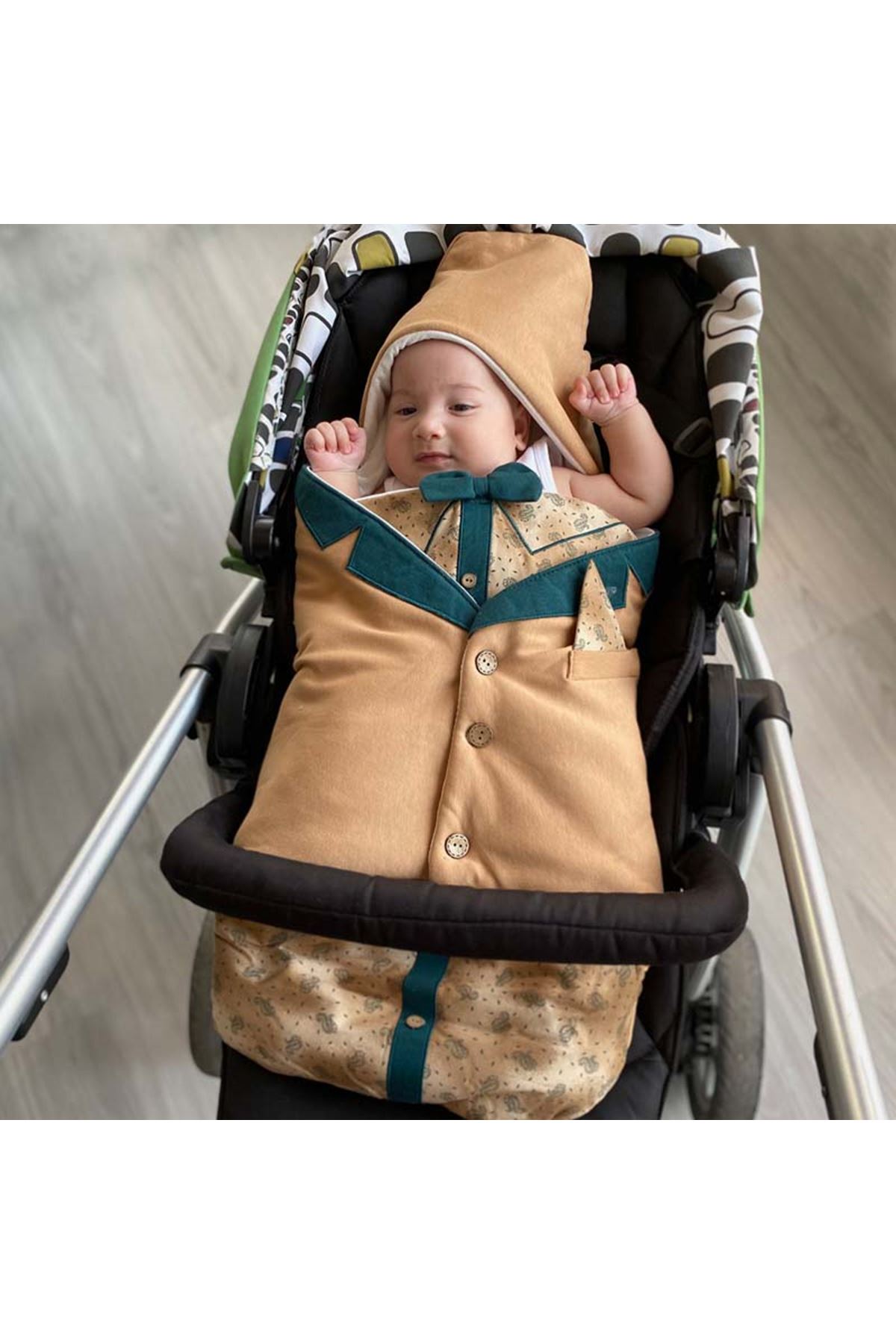 Kahve Papyonlu Ceket Görünümlü Nakışlı Bebek Kundak Alt Açma
