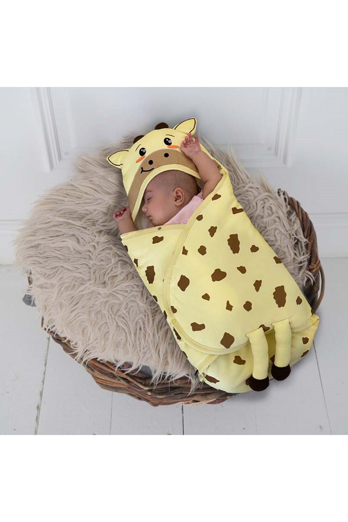 Sarı Zürafa Figürlü Bebek Kundak Alt Açma