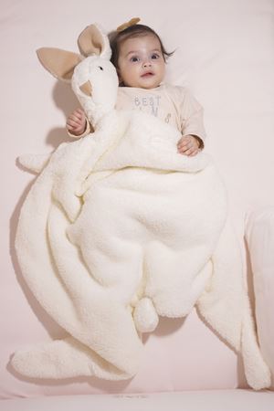 Sevimli Tavşancık Bebek Çocuk Battaniyesi Kışlık Peluş Welsoft Tavşan Battaniye